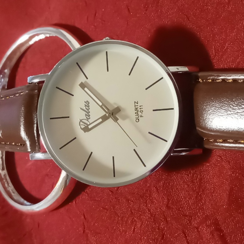 Dalas quartz men's watch.